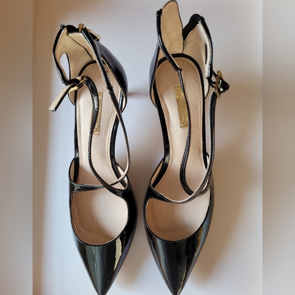 Patent leather strap pumps - Picture 1 of 5